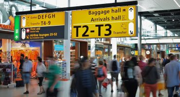 airport-384562_1280